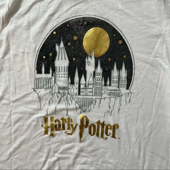 Harry Potter White Short Sleeve Graphic Tee Castle Hogwarts Tshirt Small - Picture 3 of 5